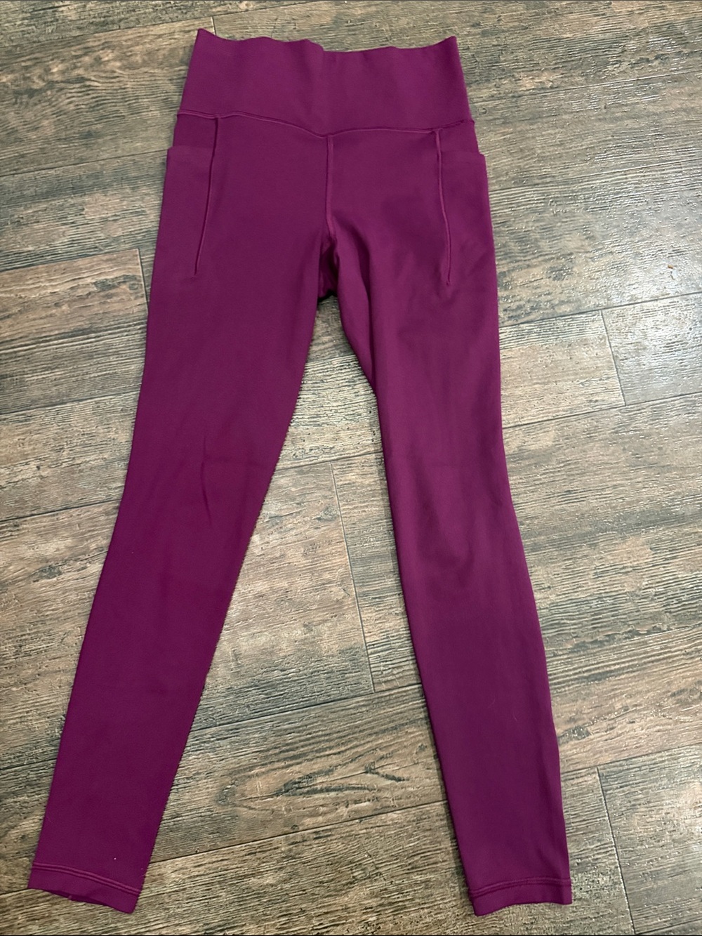 Athleta Salutation Stash 7/8 Tight with Side Pockets ( small flaw)